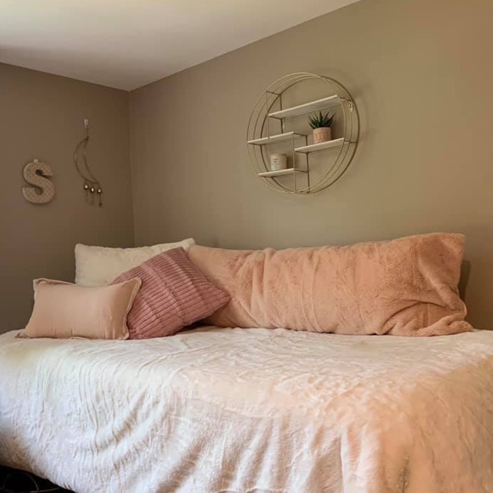 WHITE UGG TWIN/TWIN XL COMFORTER AND SHAM COVER